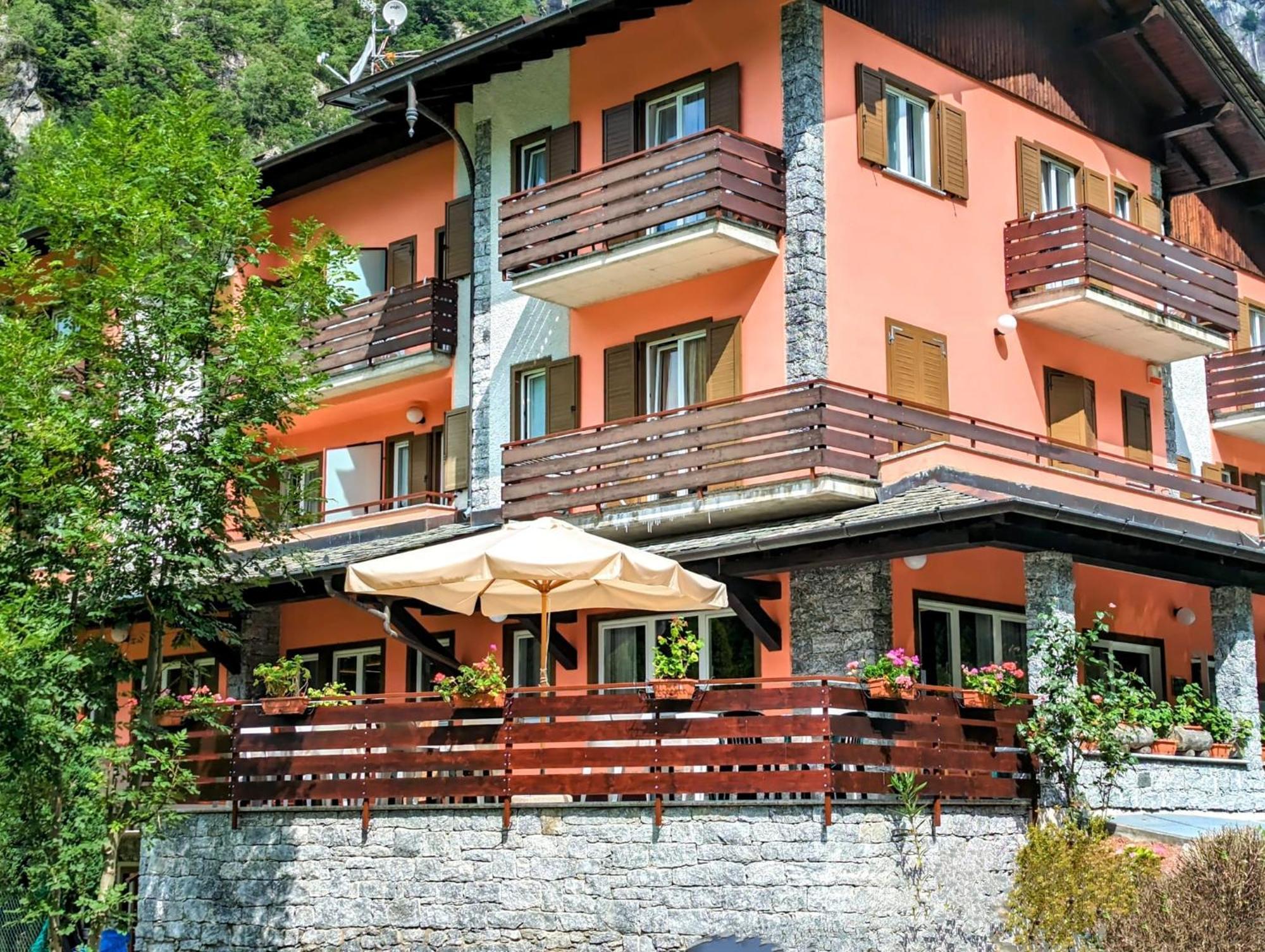 Hotel Ristorante Sasso Remenno Val Masino Dış mekan fotoğraf